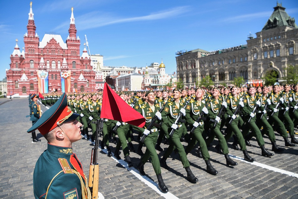 Какие парады проходят на красной площади. Военная служба красная площадь. Преображенский полк на красной площади. Полки на красной площади. Порядок проведения парада Победы.